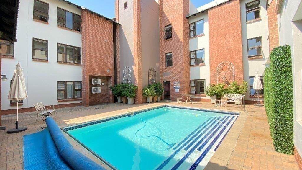 1 Bed Apartment in Douglasdale photo number 22
