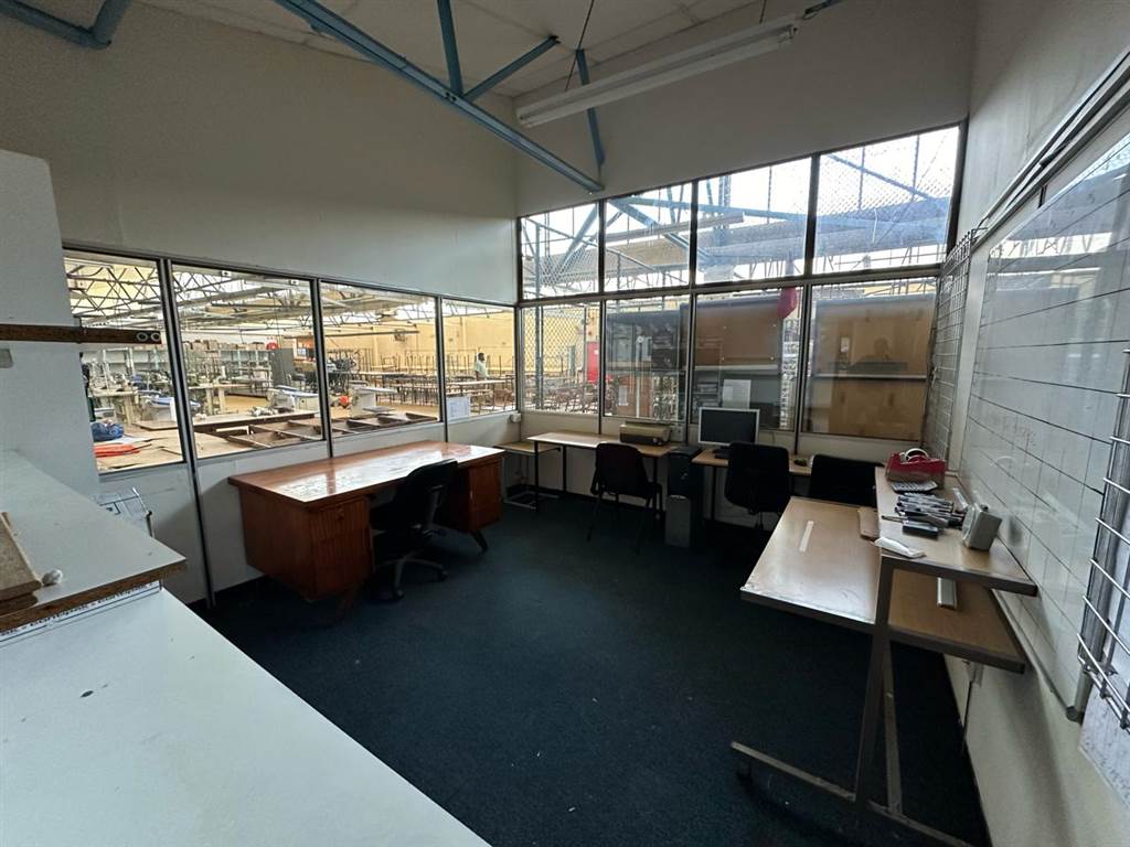 2000  m² Industrial space in Athlone photo number 3