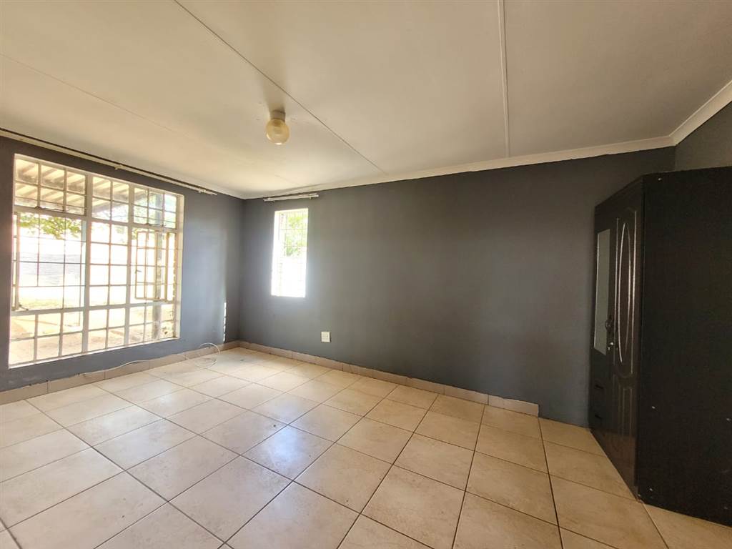 2.5 Bed House in Randfontein photo number 6