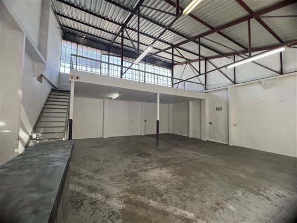 154  m² Industrial space