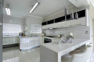 4 Bed House in Greenstone Hill photo number 24
