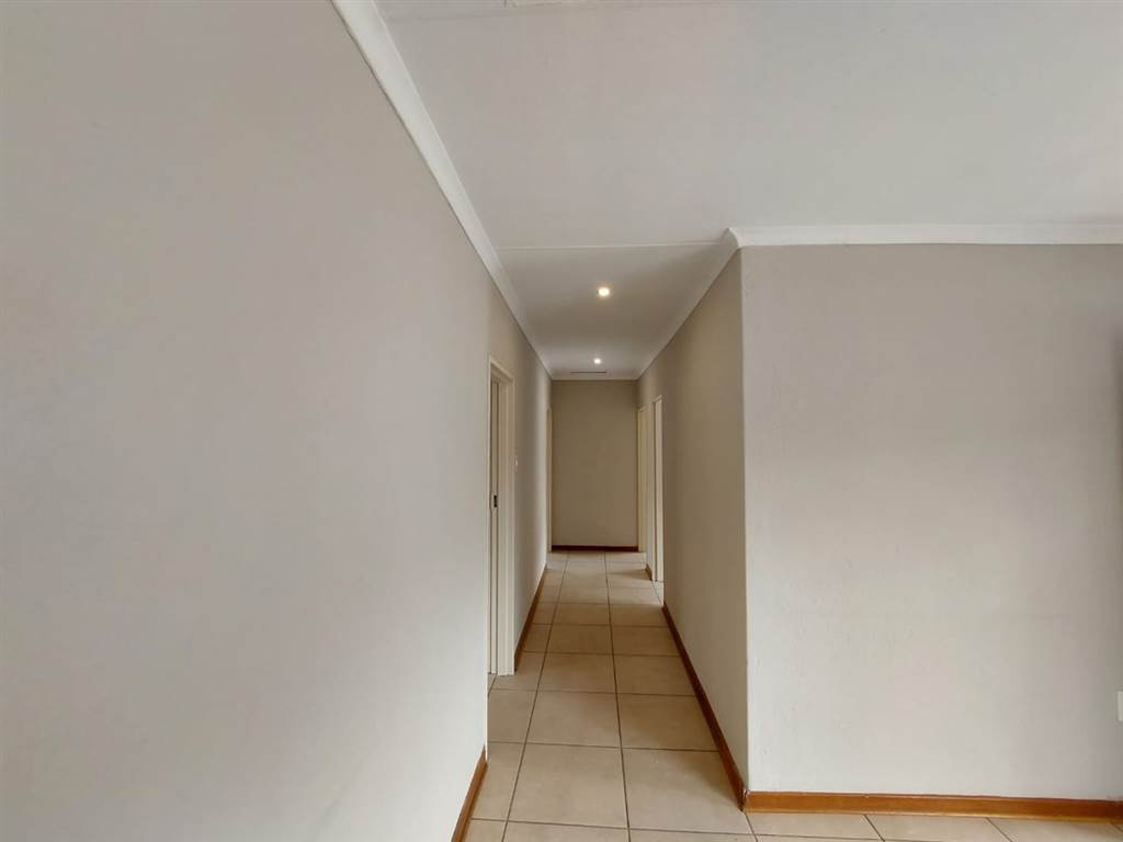 3 Bed Townhouse in Bendor photo number 9