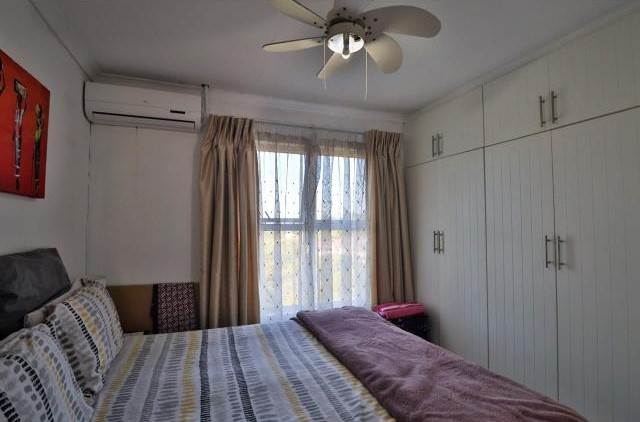 3 Bed Apartment in Amanzimtoti photo number 7