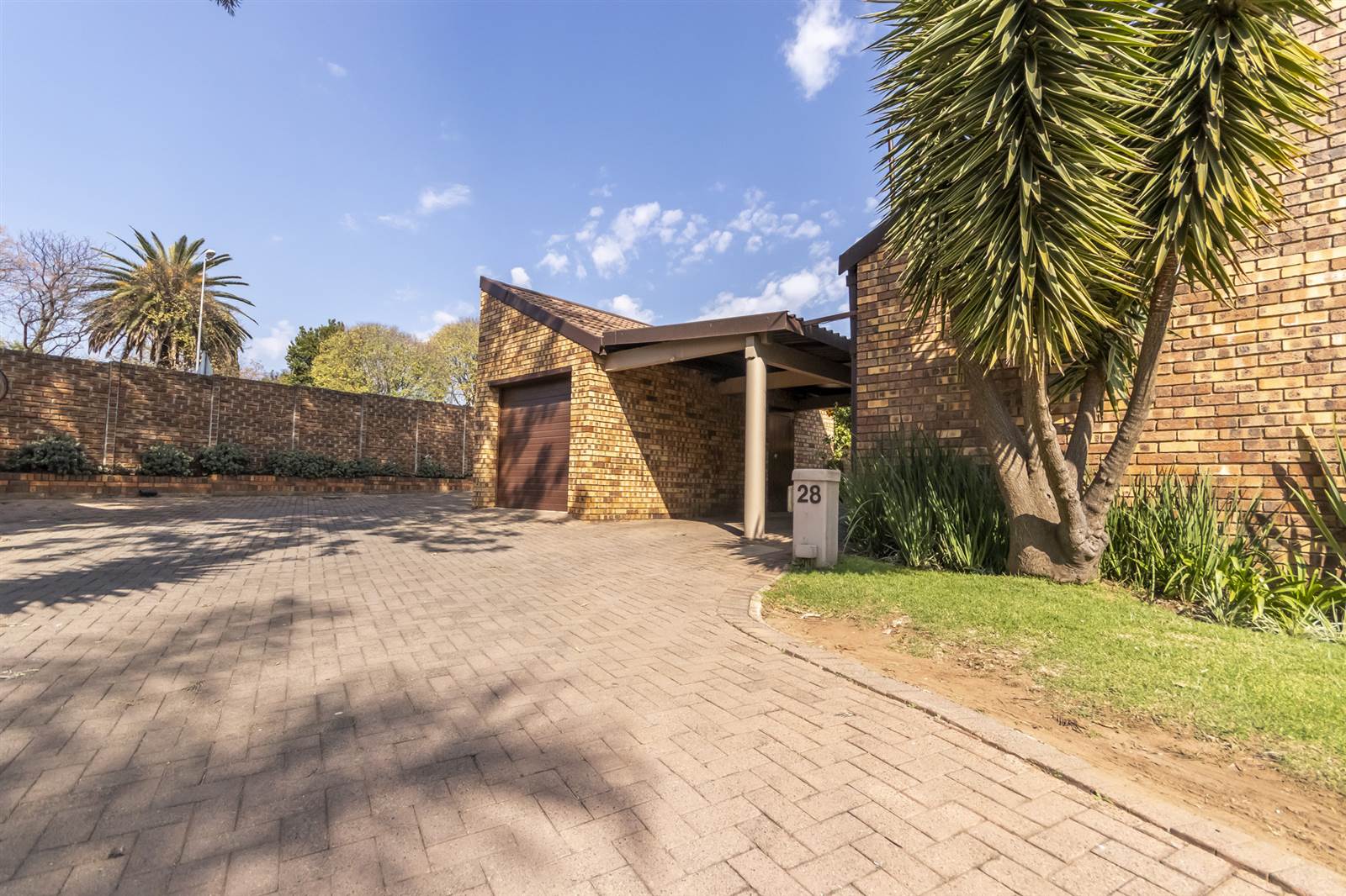 3 Bed Townhouse in Lonehill photo number 28