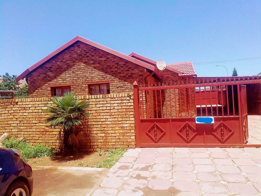 4 Bed House in Mahube Valley photo number 1
