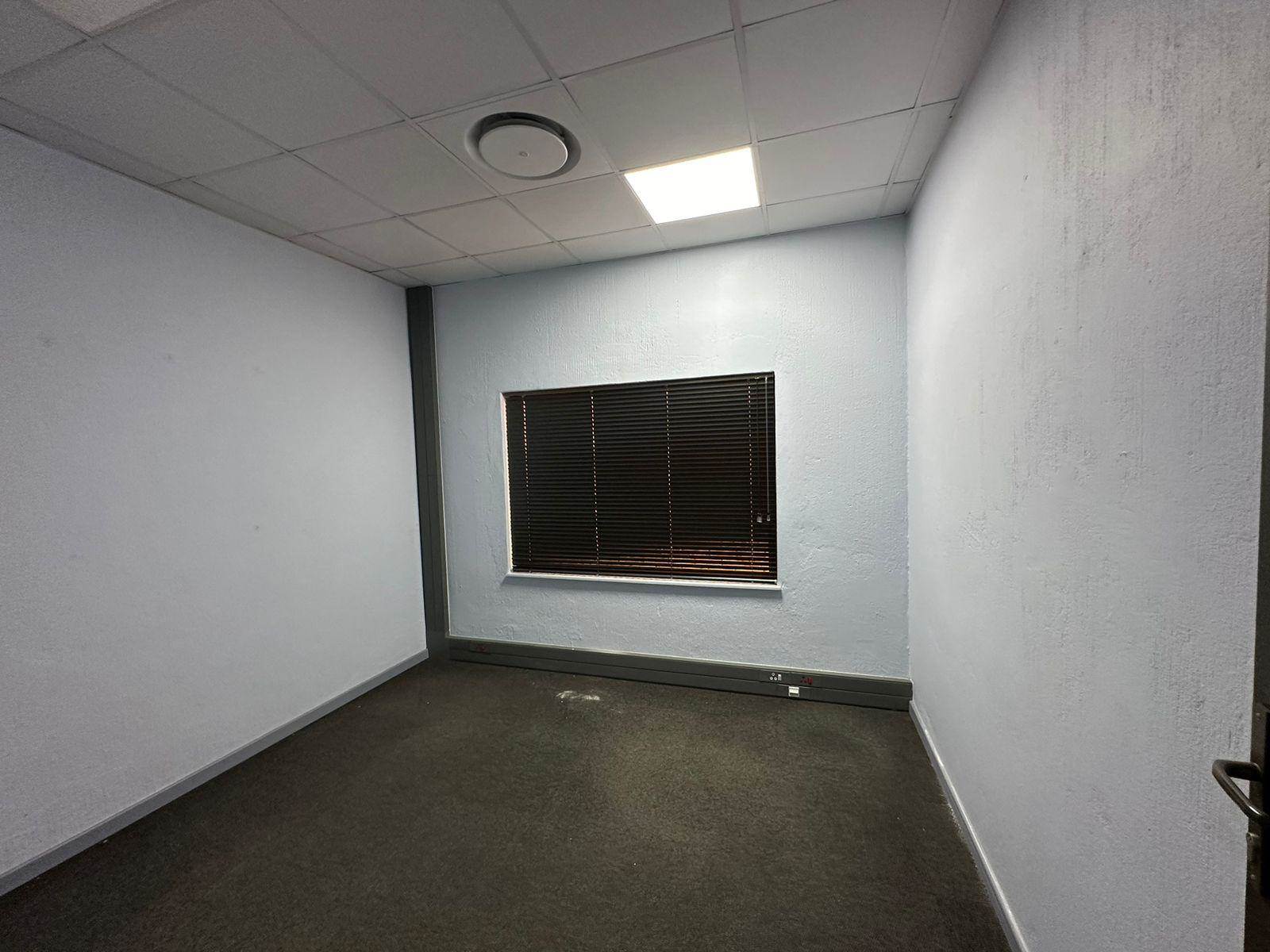 350  m² Commercial space in Alberton photo number 9