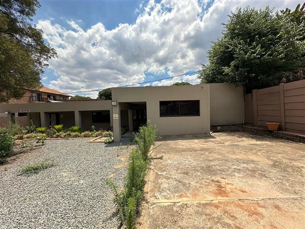 350  m² Commercial space in Alberton