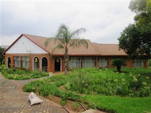 2 m² Farm in Kameeldrift West