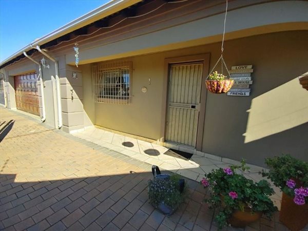 2 Bed Townhouse in Brakpan North