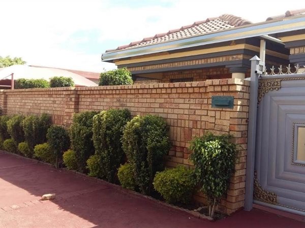 4 Bed House in Mahube Valley
