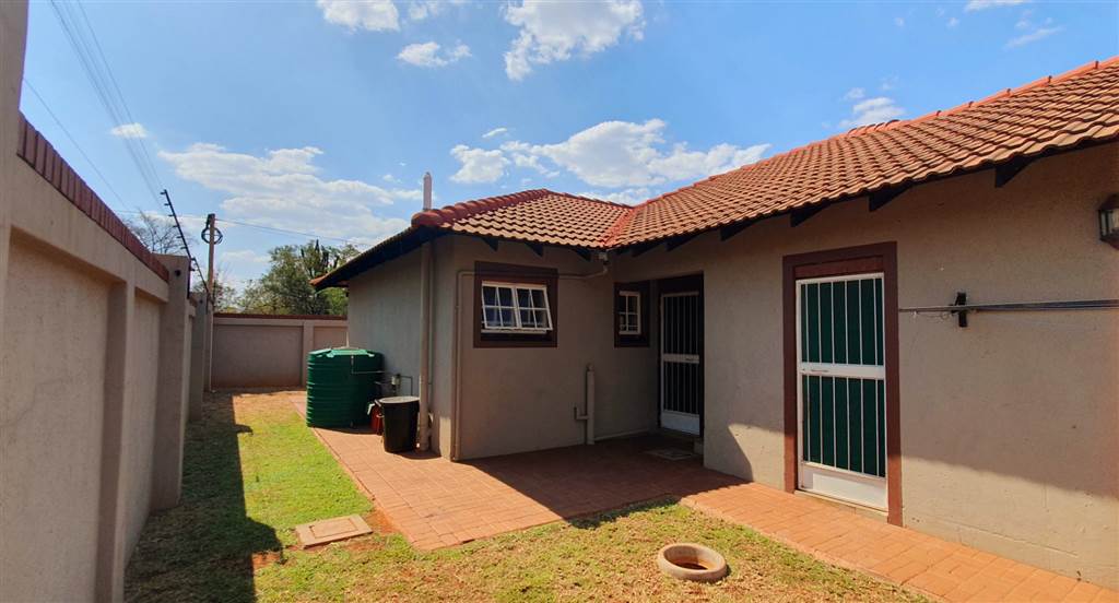 3 Bed Townhouse in Mookgophong (Naboomspruit) photo number 24