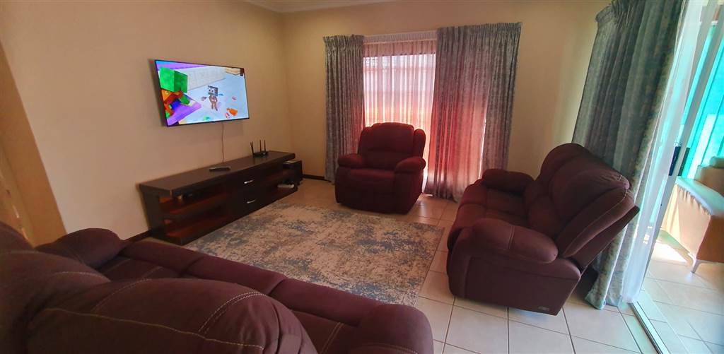 3 Bed Townhouse in Mookgophong (Naboomspruit) photo number 5