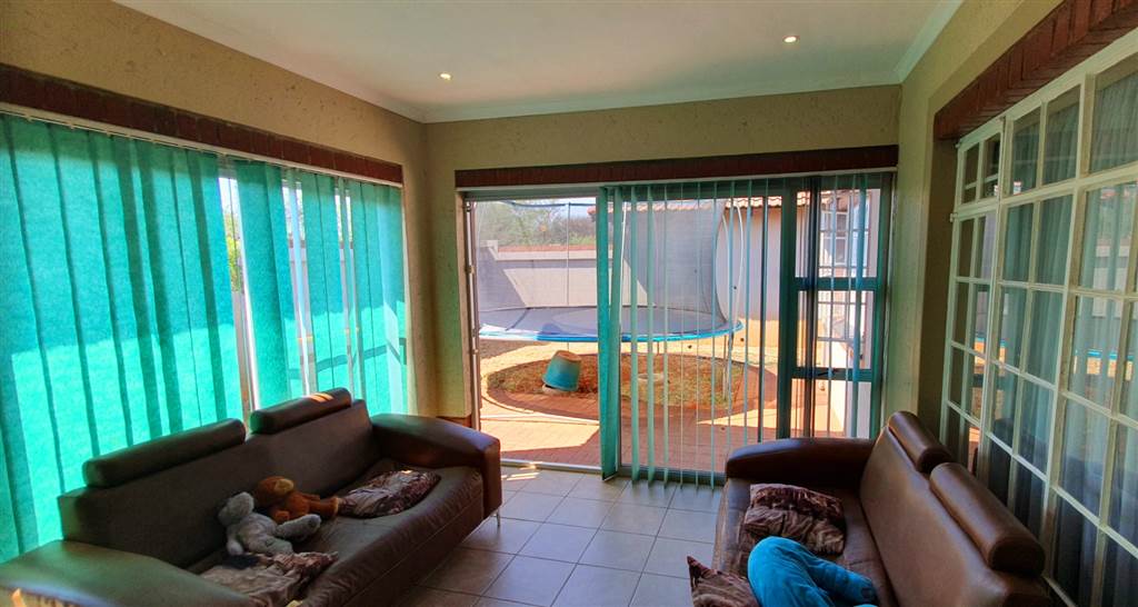 3 Bed Townhouse in Mookgophong (Naboomspruit) photo number 8