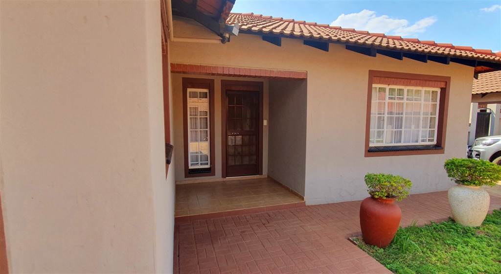 3 Bed Townhouse in Mookgophong (Naboomspruit) photo number 4