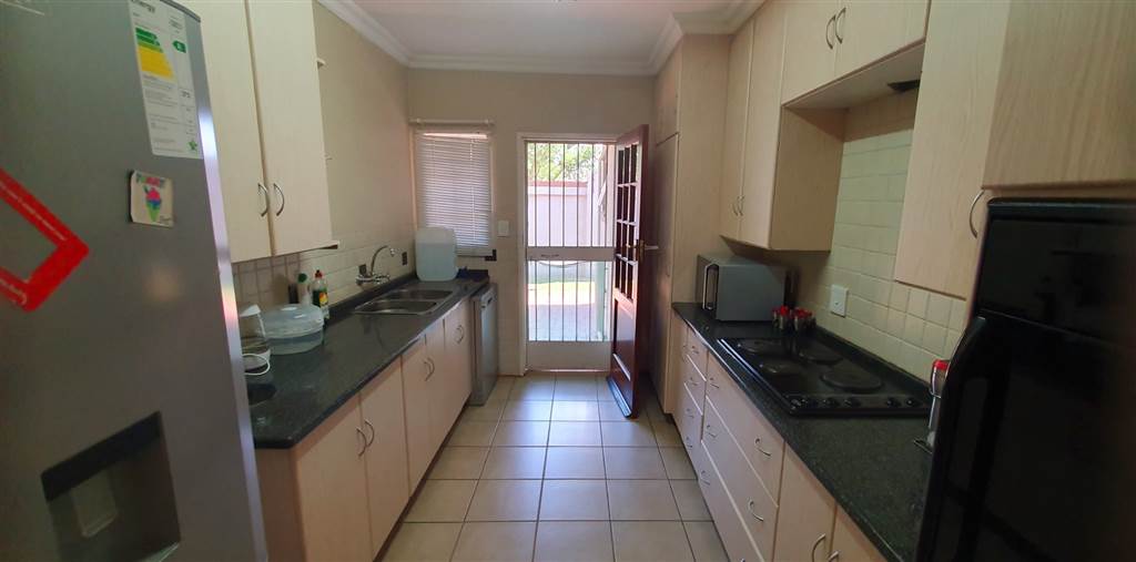 3 Bed Townhouse in Mookgophong (Naboomspruit) photo number 9