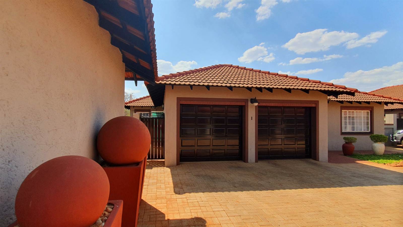 3 Bed Townhouse in Mookgophong (Naboomspruit) photo number 1