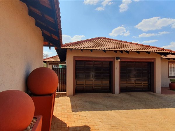 3 Bed Townhouse in Mookgophong (Naboomspruit)