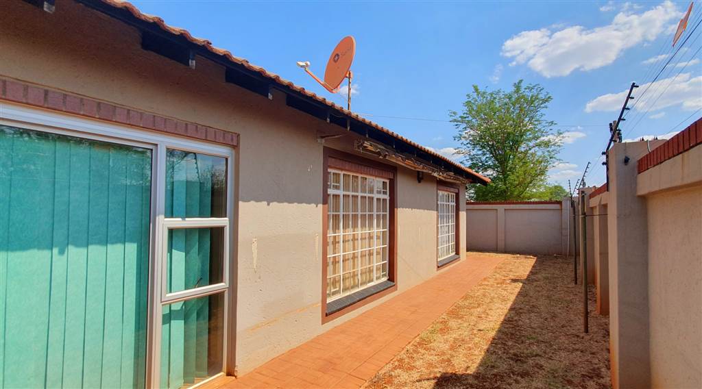 3 Bed Townhouse in Mookgophong (Naboomspruit) photo number 22