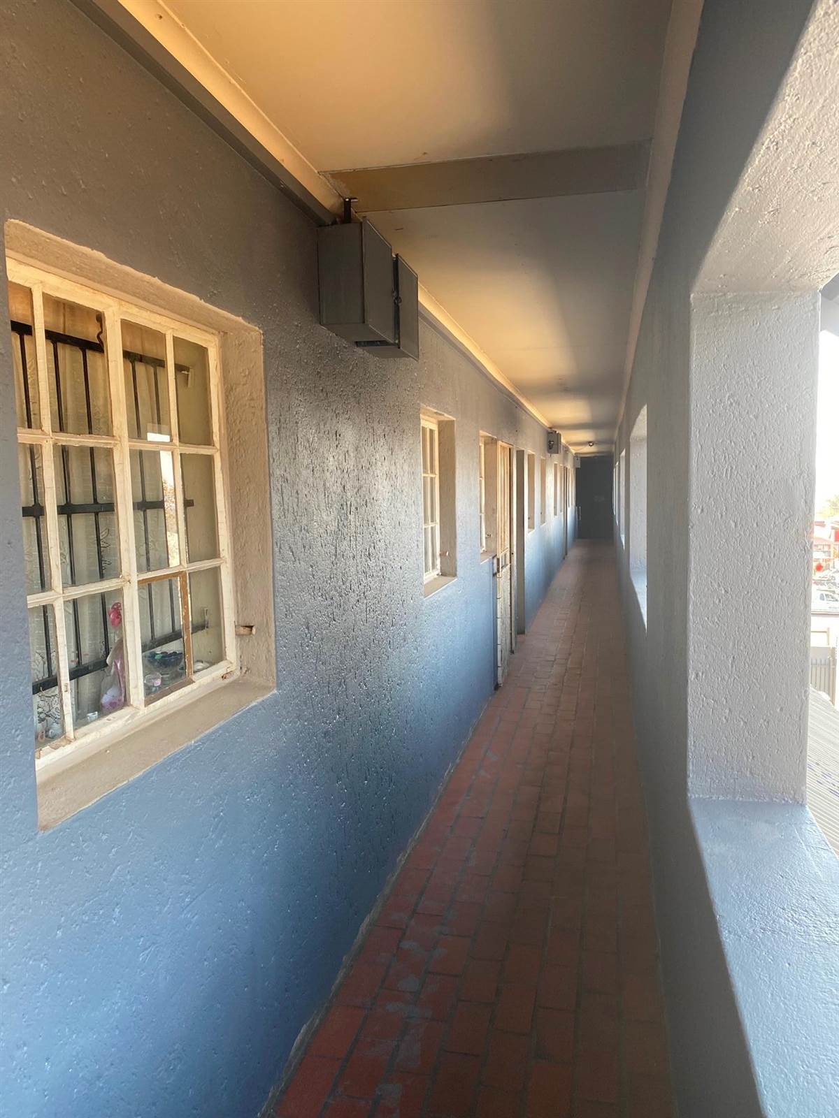 2 Bed Apartment in Krugersdorp West photo number 2
