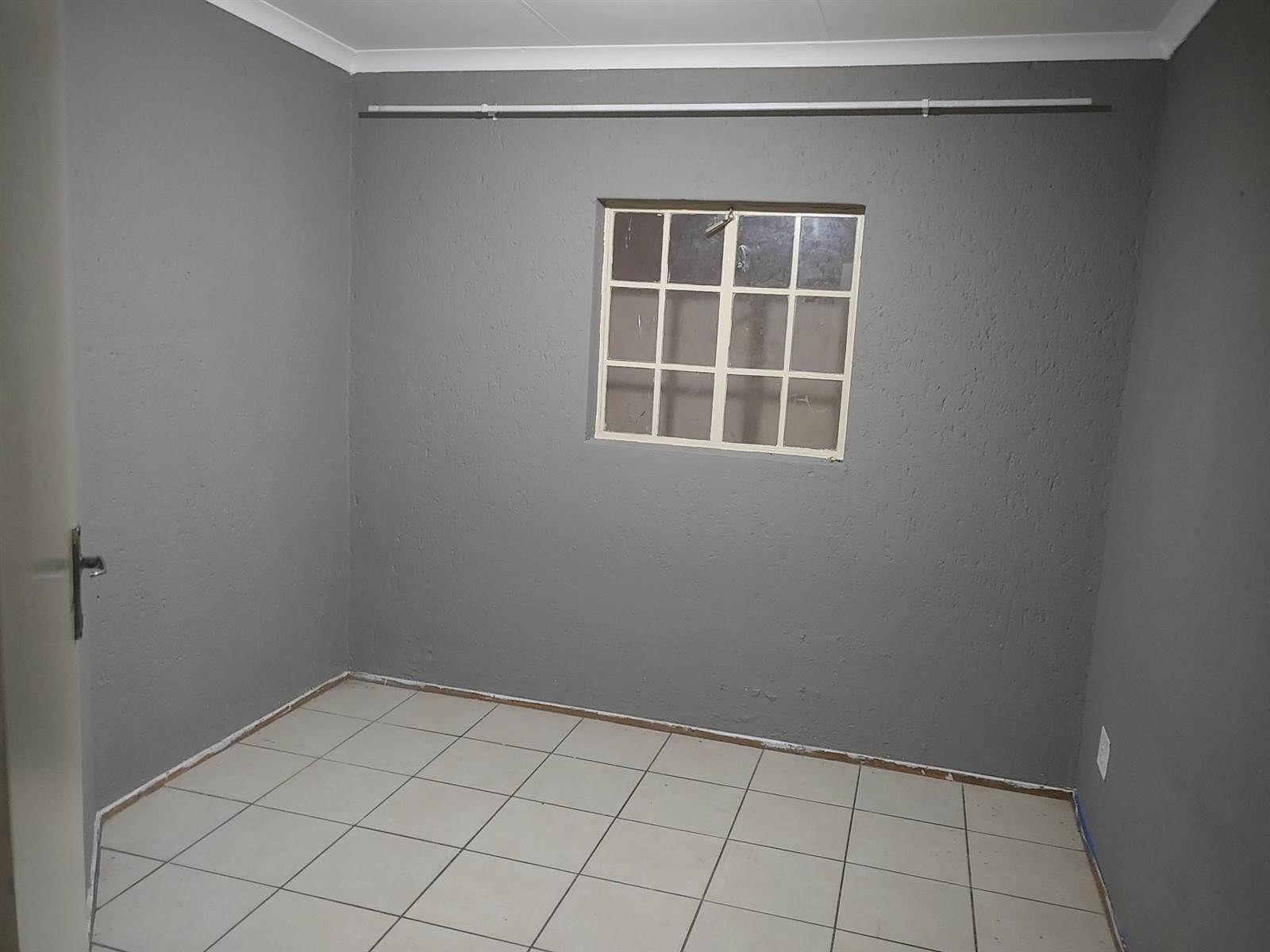 2 Bed Apartment in Krugersdorp West photo number 6