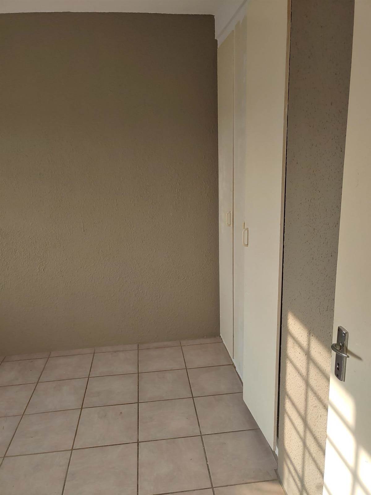 2 Bed Apartment in Krugersdorp West photo number 5