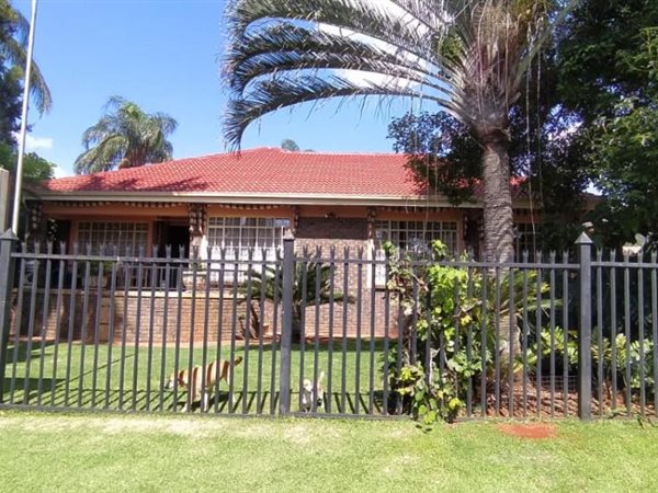 5 Bed House in Florauna