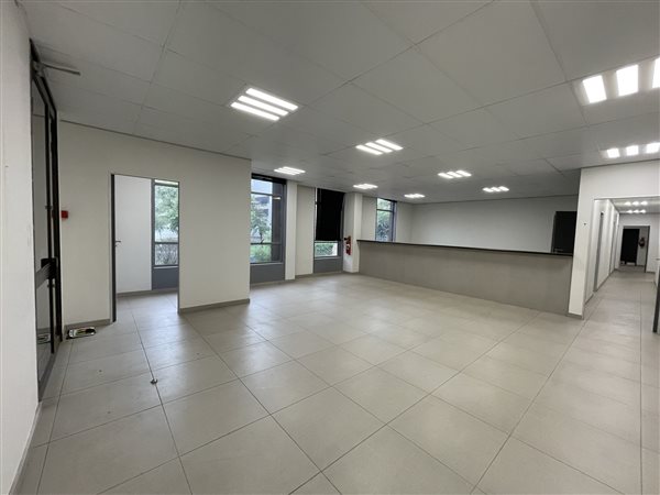 216  m² Commercial space