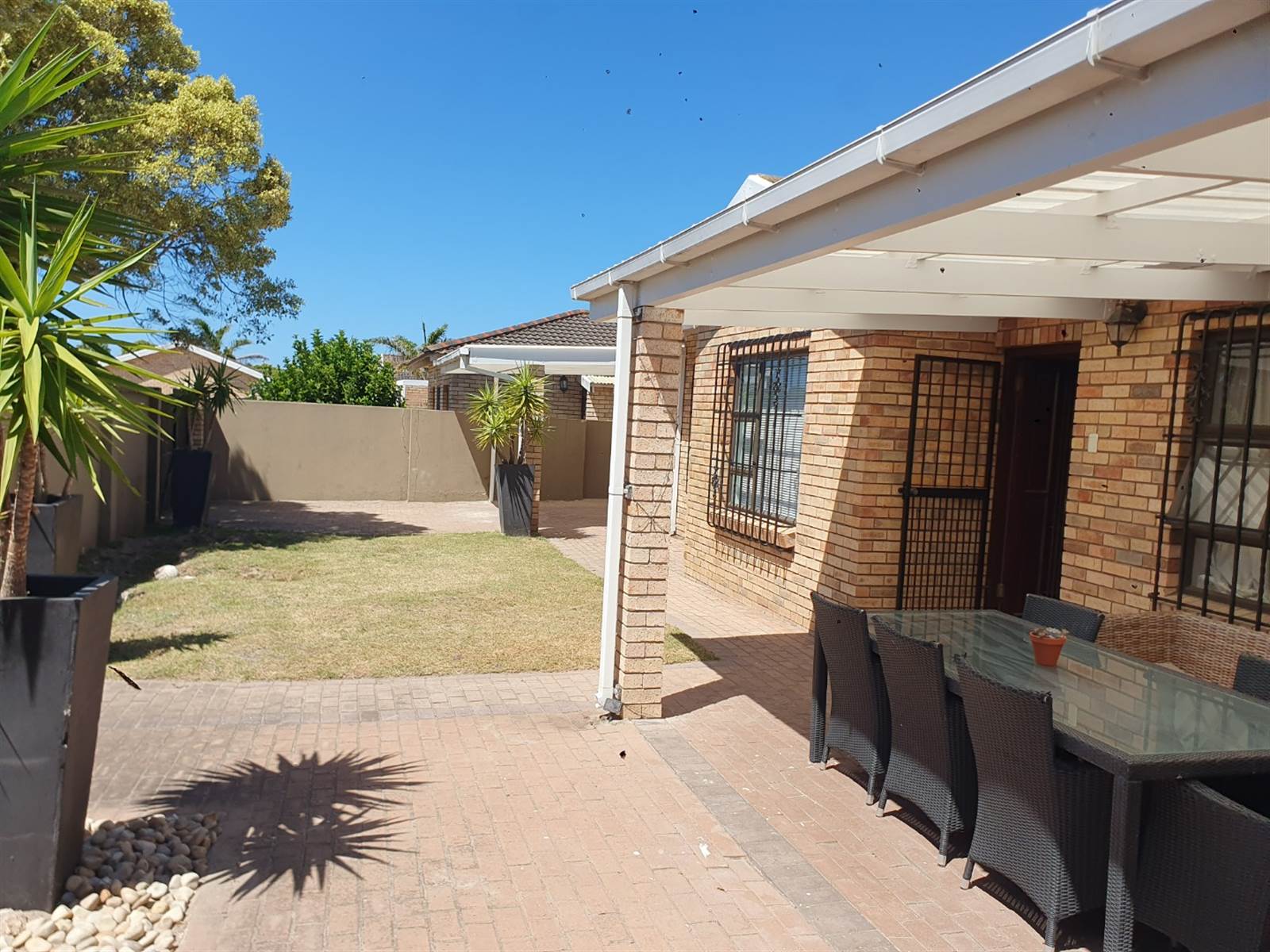 3 Bed Townhouse in Summerstrand photo number 2