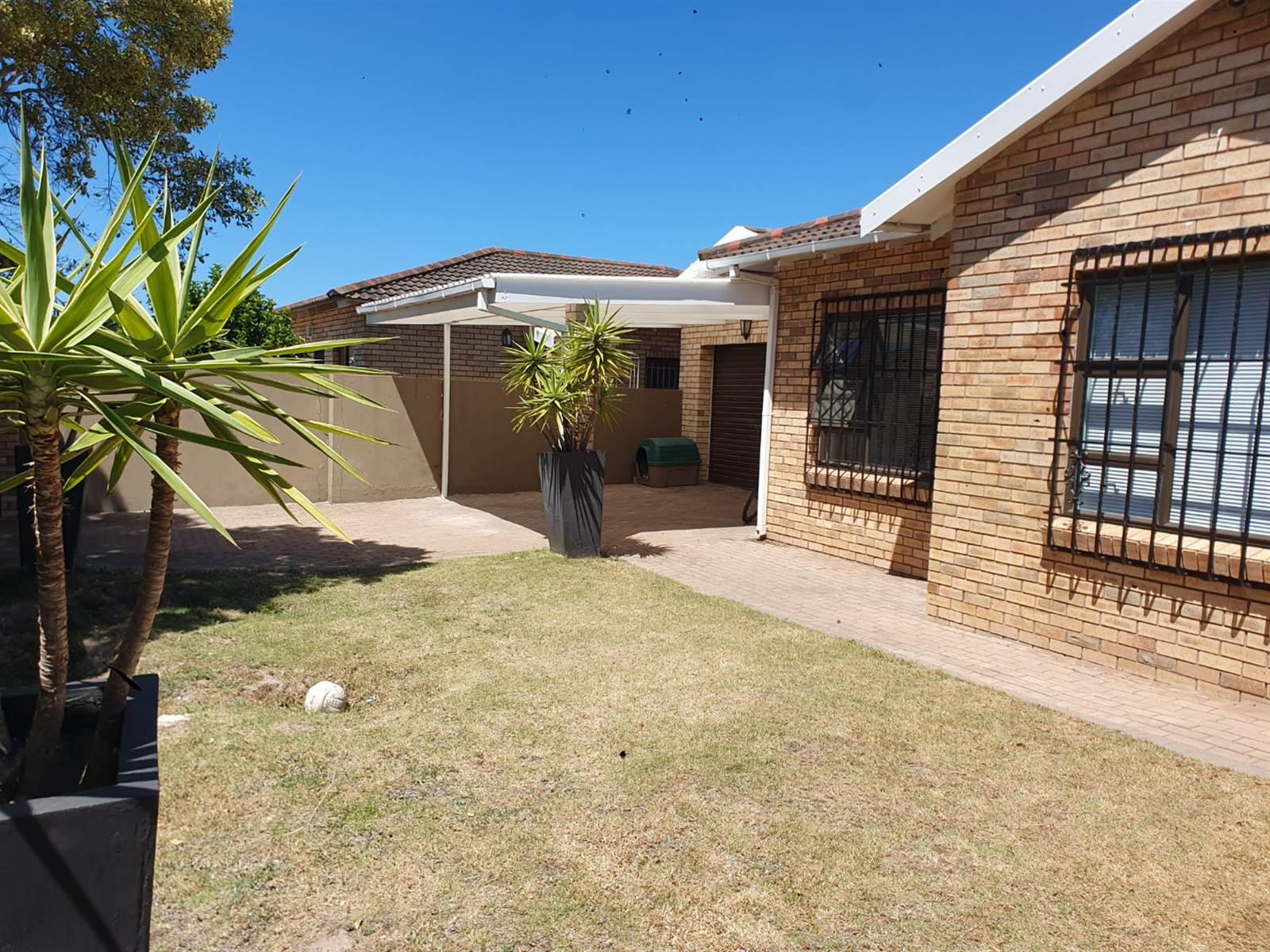 3 Bed Townhouse in Summerstrand photo number 1