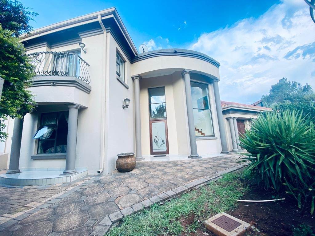 6 Bed House in Zambezi Country Estate photo number 3