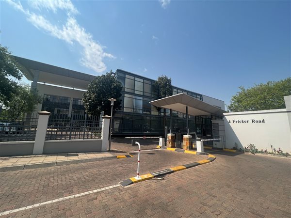 855  m² Commercial space