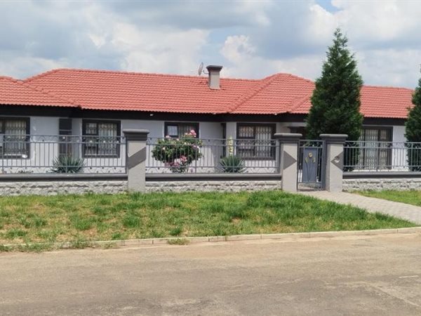 4 Bedroom House 4 Bedroom House