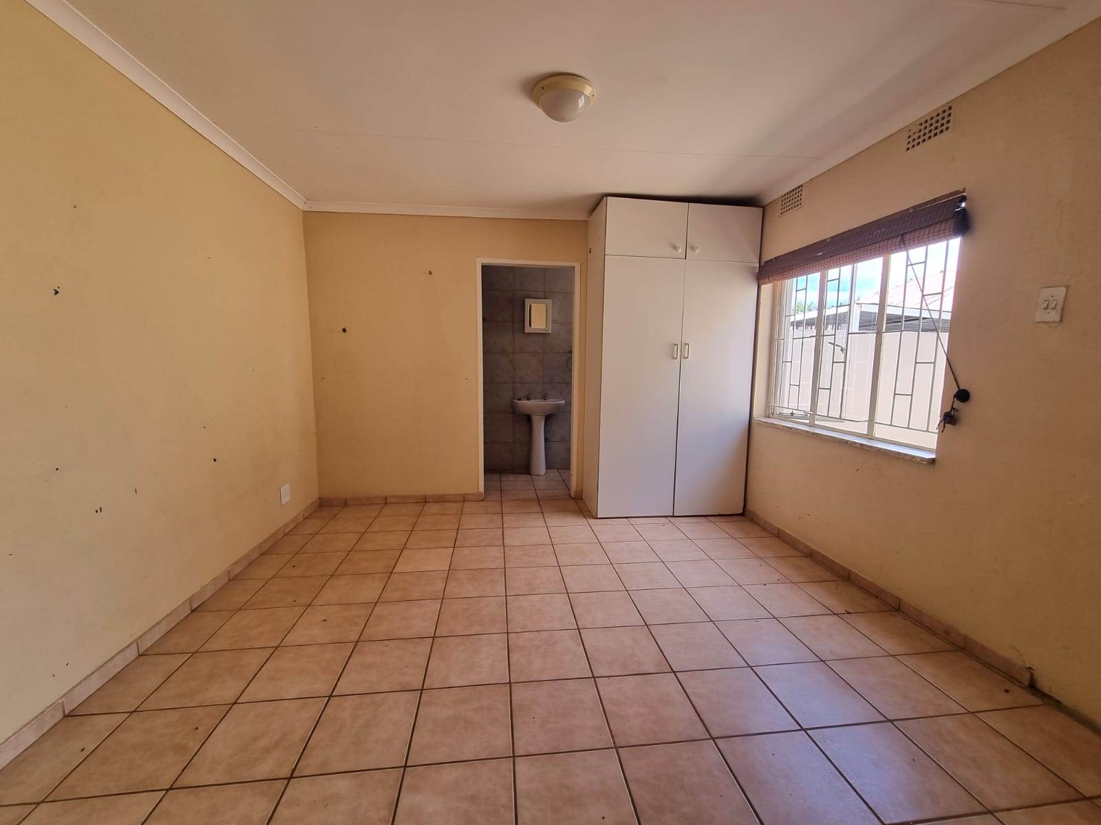 3 Bed House in Krugersdorp North photo number 11