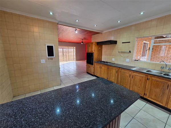 3 Bedroom Townhouse 3 Bedroom Townhouse