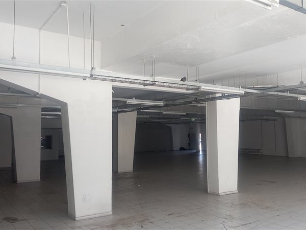 690  m² Commercial space