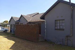 3 Bed House in Brackendowns photo number 24