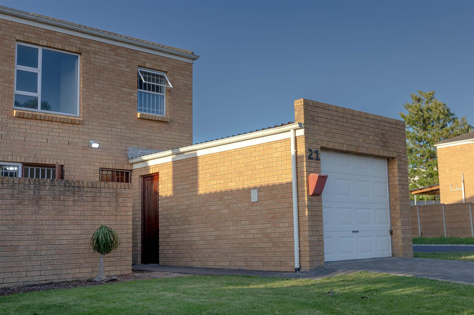 2 Bed House in Protea Heights photo number 2