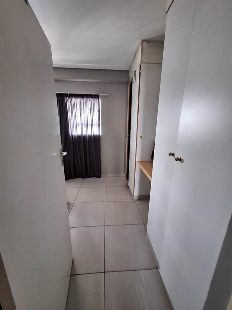 2 Bed Apartment in Menlyn photo number 15