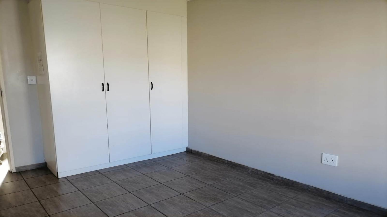 2 Bed Apartment in Highveld Park photo number 8