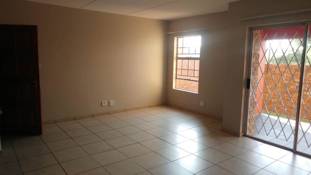 2 Bed Apartment in Highveld Park photo number 6