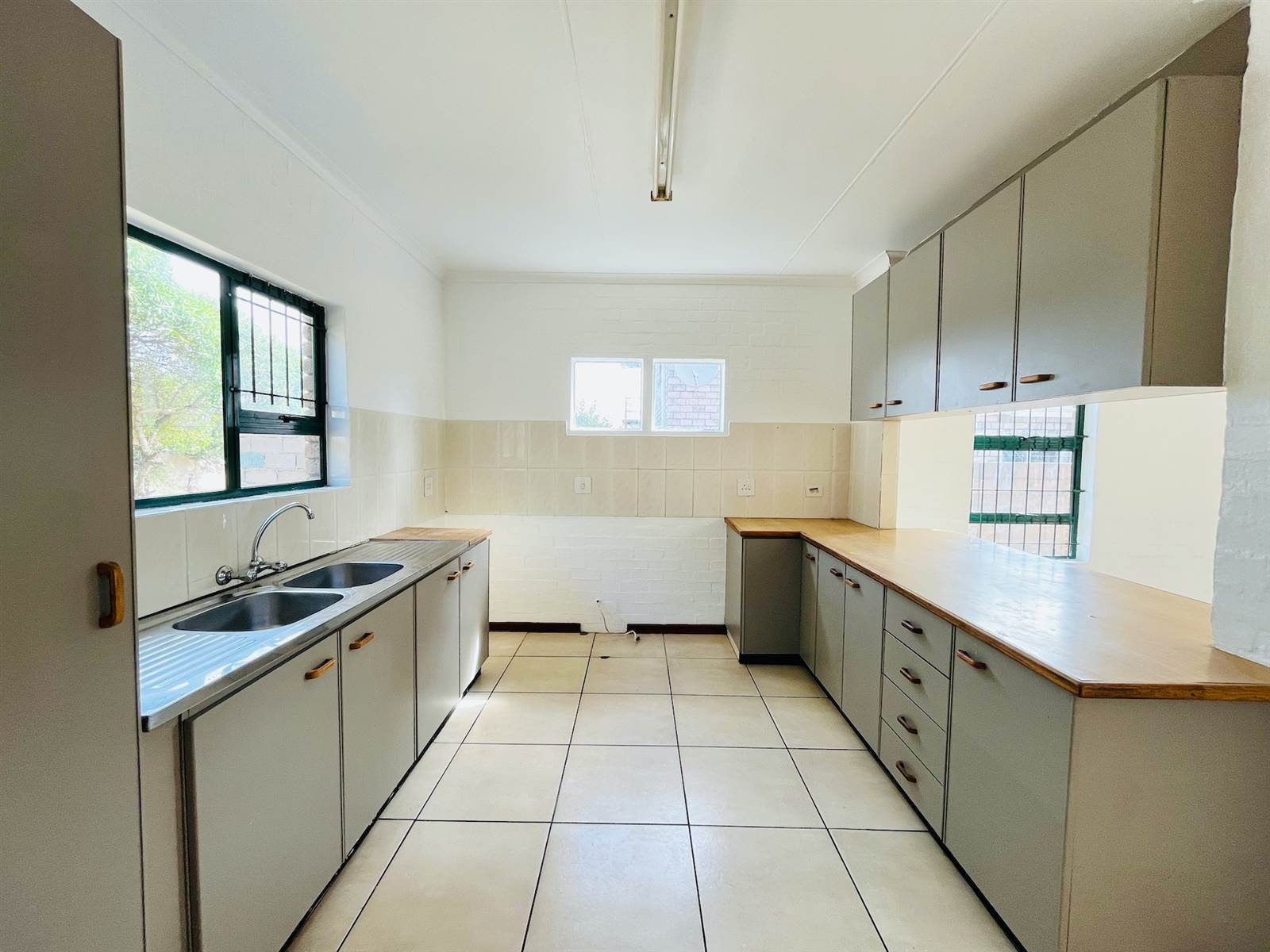 3 Bed House in Myburgh Park photo number 12