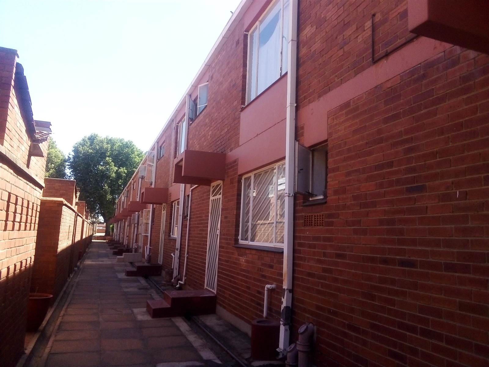 3 Bed Duplex in Jeppestown photo number 4
