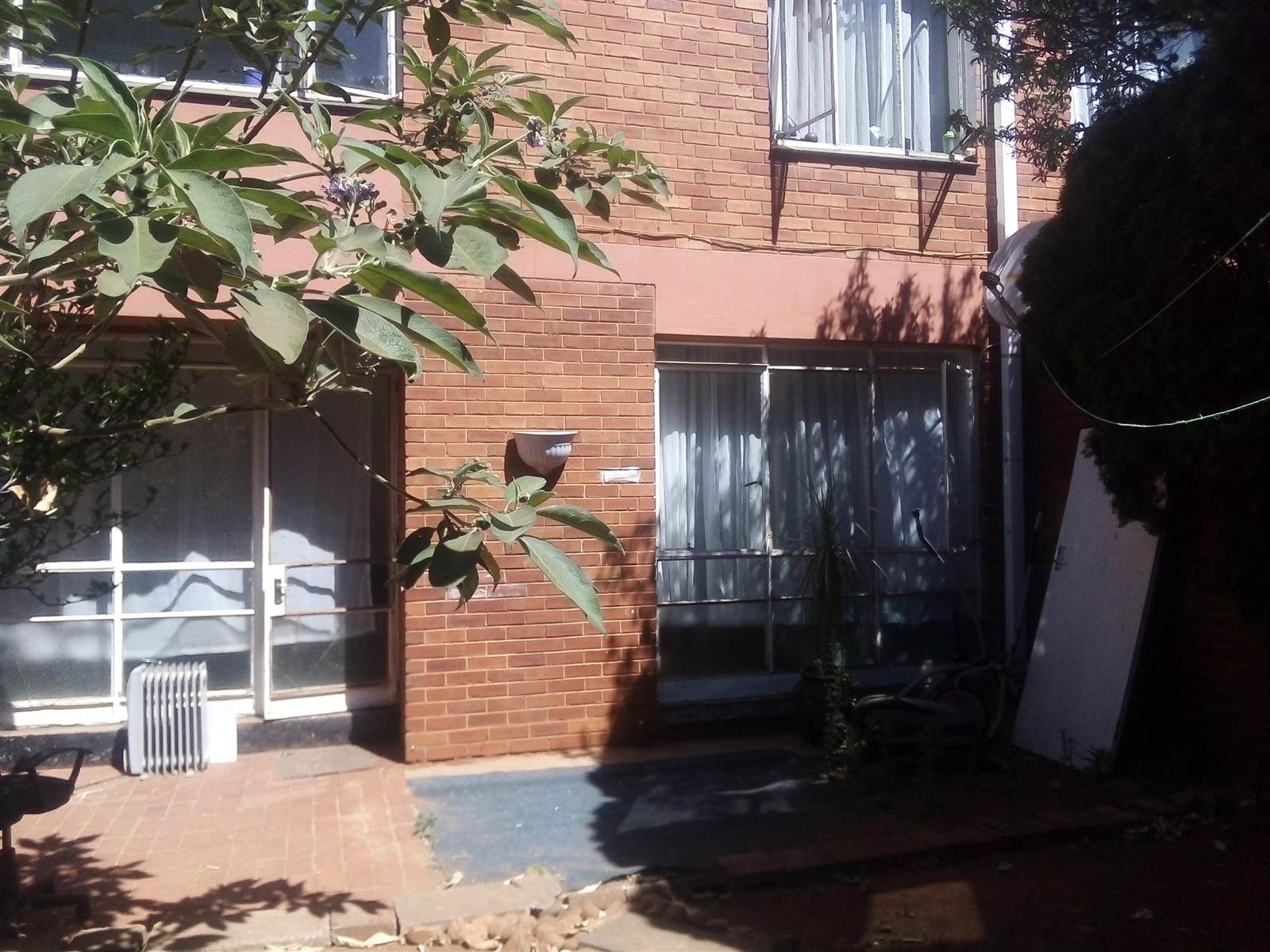 3 Bed Duplex in Jeppestown photo number 2