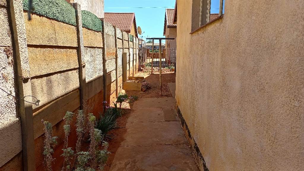 3 Bed House in Sebokeng Zone 14 photo number 16