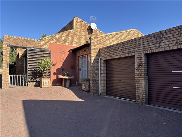 3 Bedroom Townhouse 3 Bedroom Townhouse