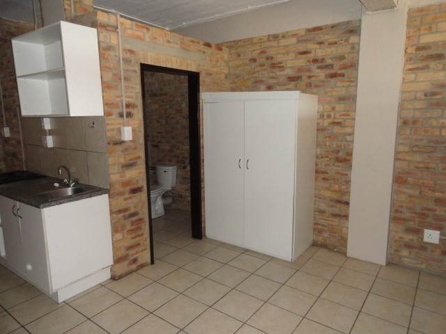 1 Bed House in Troyeville photo number 4