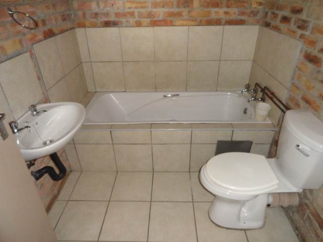 1 Bed House in Troyeville photo number 8