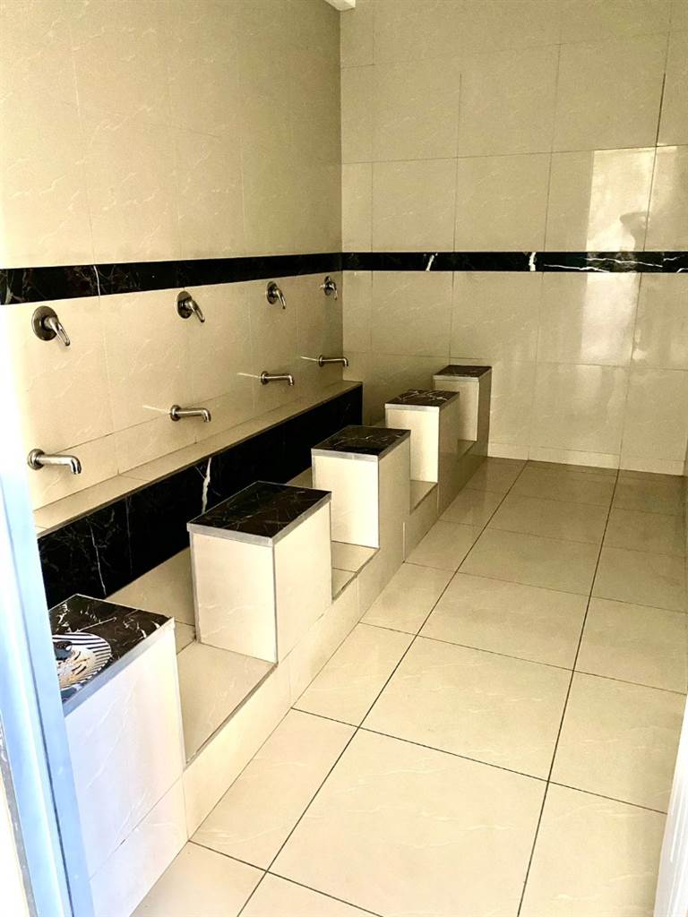 2270  m² Commercial space in Durban CBD photo number 8