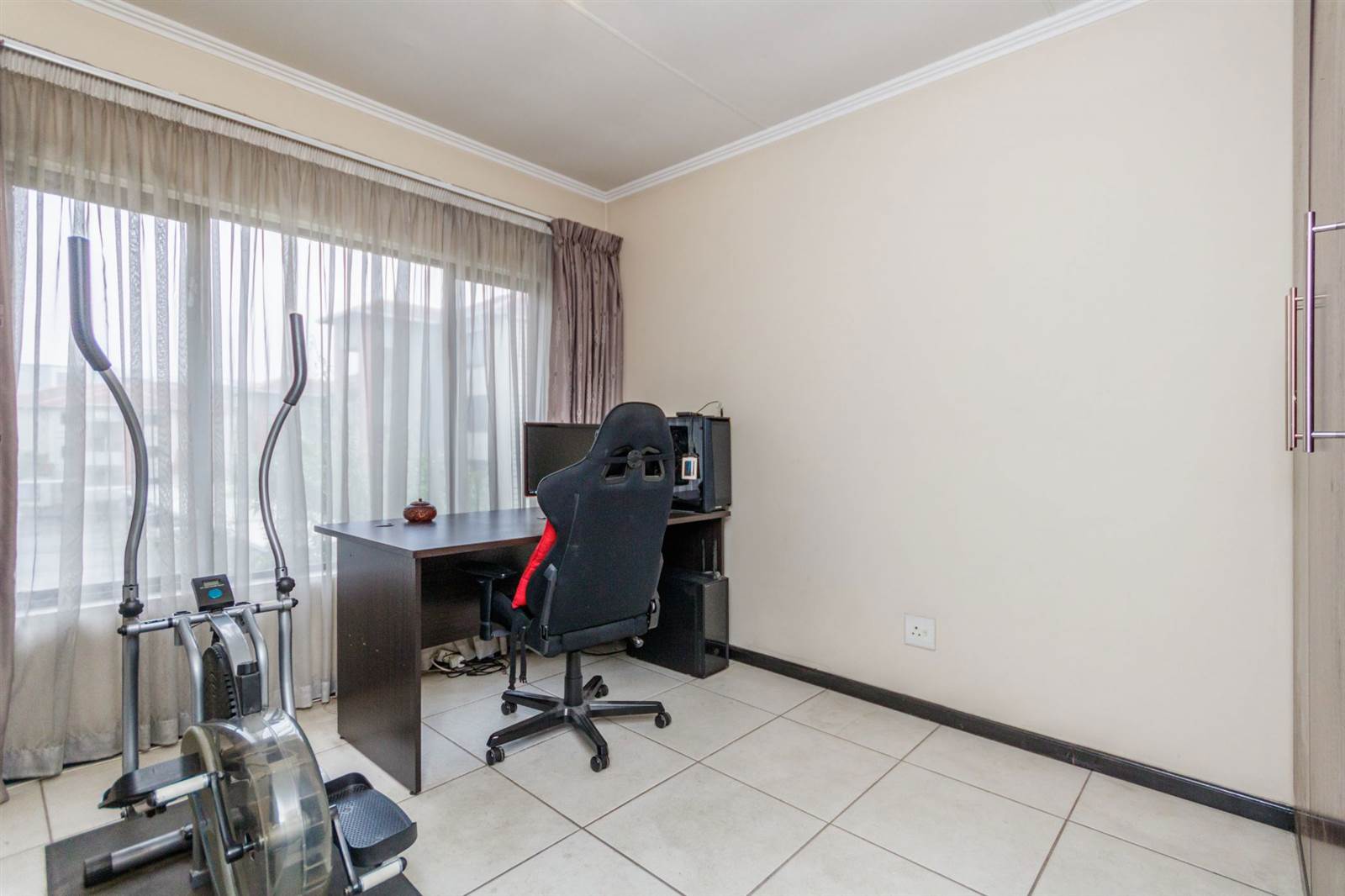 3 Bed Apartment in Greenstone Hill photo number 19