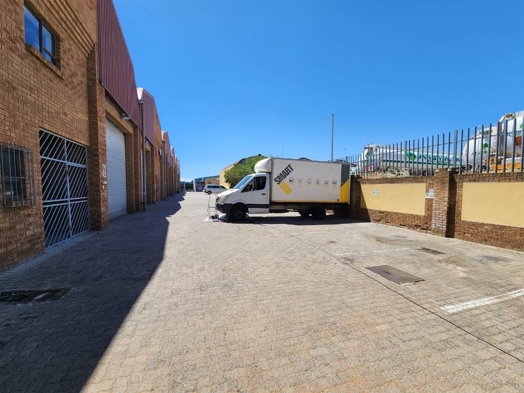 390  m² Industrial space in Killarney Gardens photo number 1
